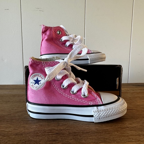 CONVERSE Infant Size 3 PINK - Picture 2 of 3